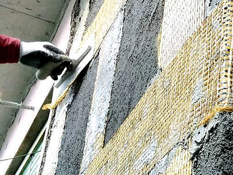 rasatura di intonaco, particolare a colori