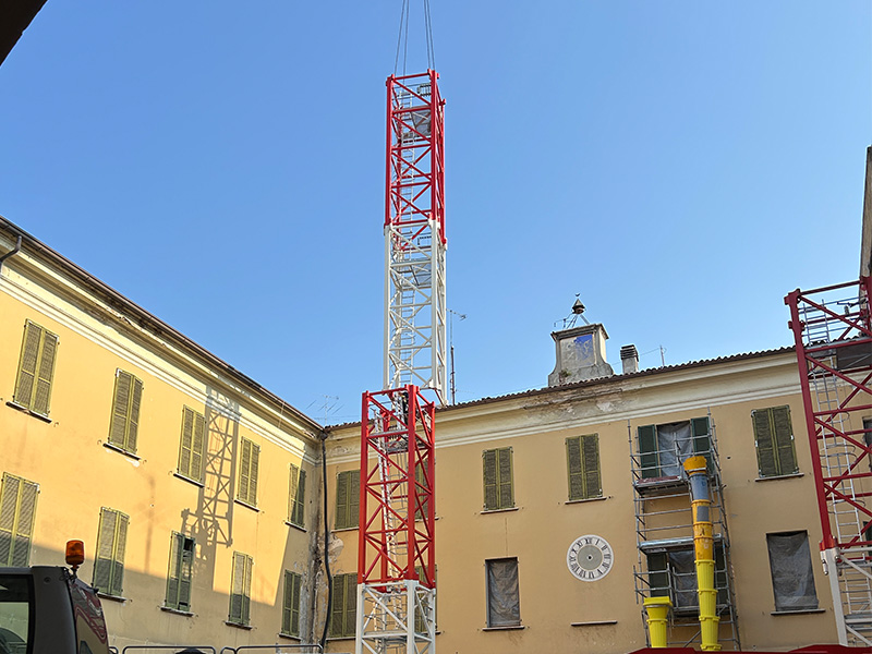 montaggio-gru-ex-caserma-Gnutti