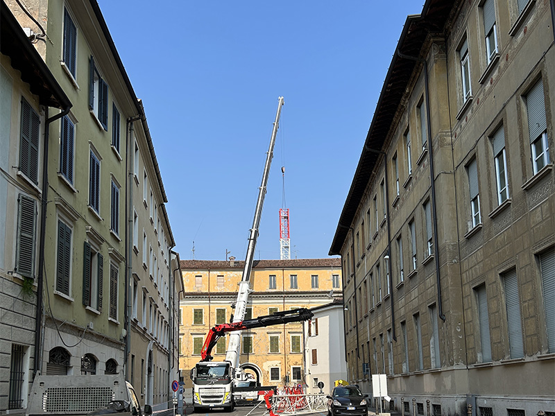 montaggio-gru-ex-caserma-Gnutti3