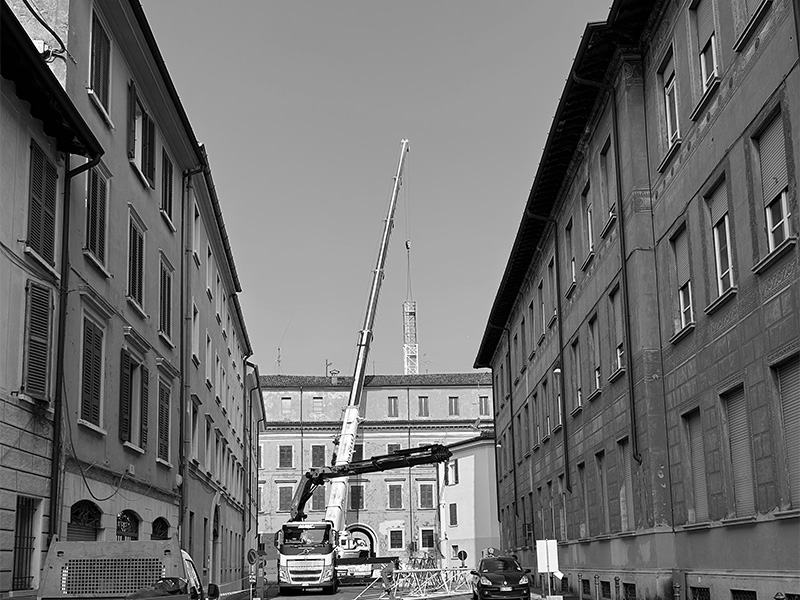 montaggio gru ex caserma Gnutti3